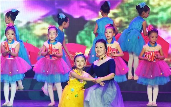 仪陇举行2018年中小学校艺术节展演颁奖晚会