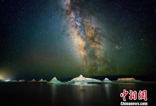 首届中国星空摄影大赛结果出炉《茶卡盐湖银河》摘金