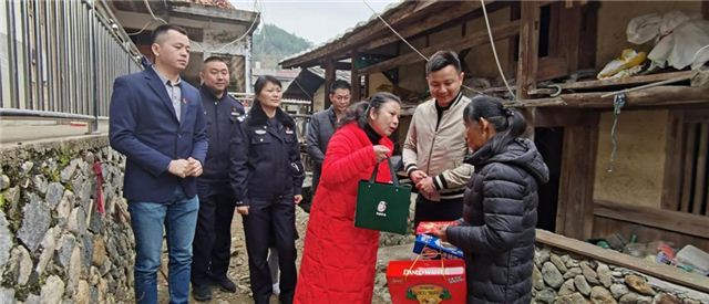 高山寒冬送暖 新春喜献祝福 福建泉州市拘留所开展迎新年慰问活动