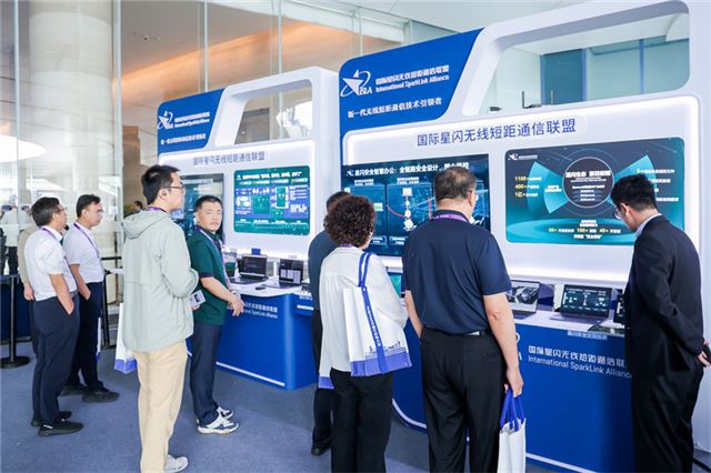 多款无线电前沿产品亮相